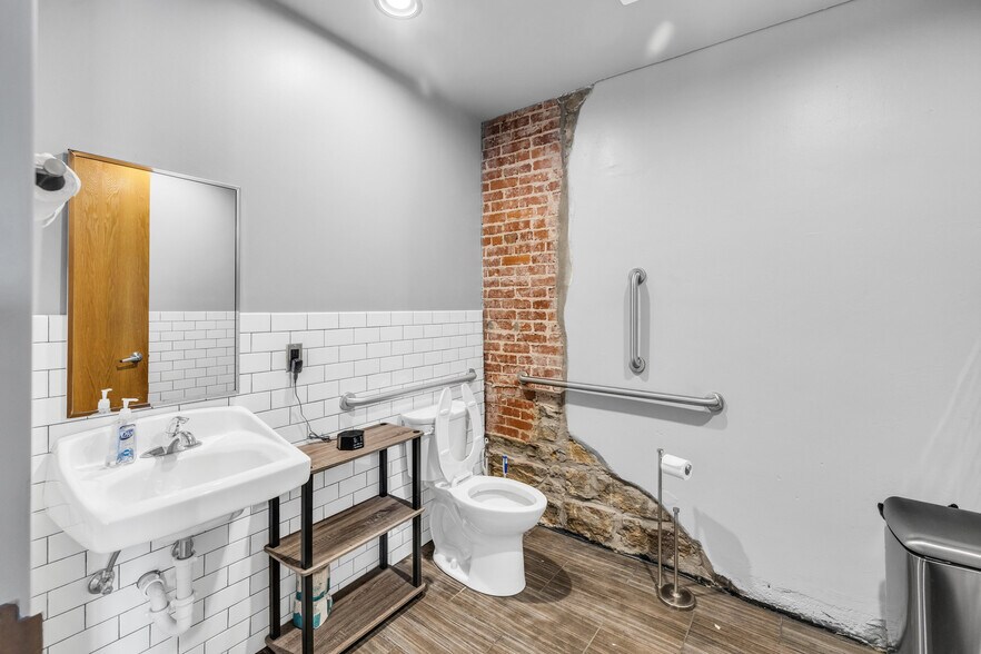 More Photos Of 201 E Hobson Ave, Sapulpa Loft Creative Space For Sale