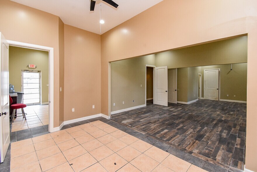 More Photos Of 9527 Ponderosa Ln, Houston Medical For Lease