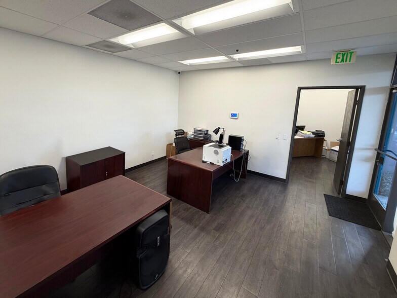 More Photos Of 9445-9457 De Soto Ave, Chatsworth Light Distribution For Lease