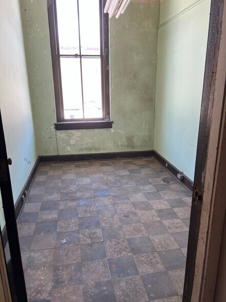 More Photos Of 1101 Noble St, Anniston General Retail For Sale