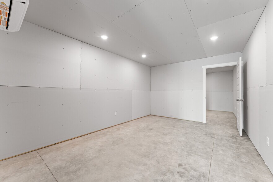 More Photos Of 201 Blue Sky ln, Hollister Flex For Lease