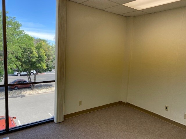 More Photos Of 315-333 Freeport Blvd, Sparks Warehouse For Lease