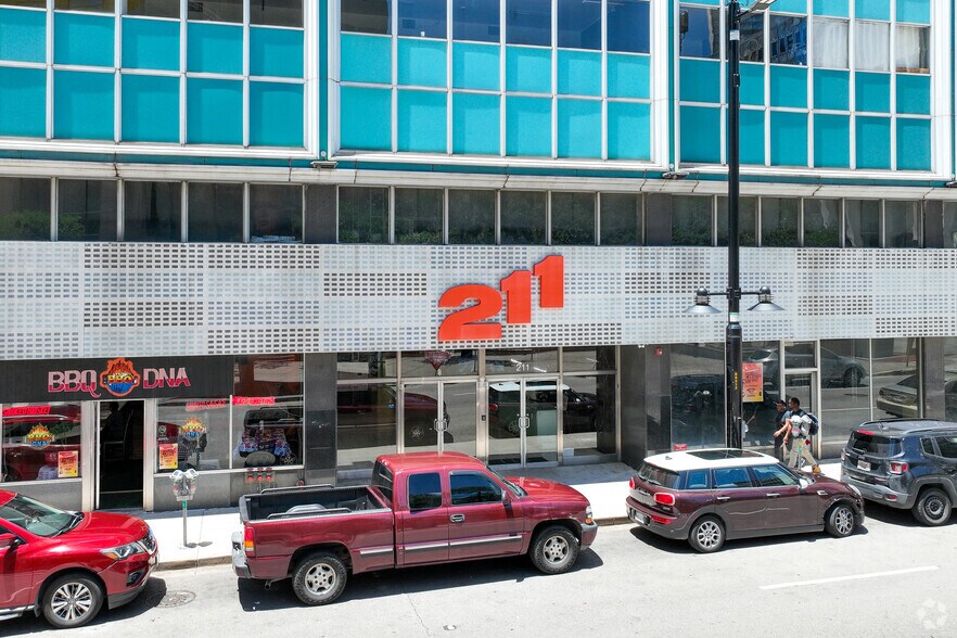 More Photos Of 211 N Ervay St, Dallas Office For Sale