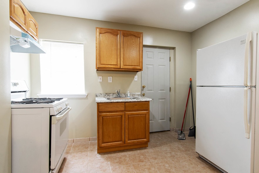 More Photos Of 2712 Pennsylvania Ave, Baltimore Storefront Retail Residential For Lease