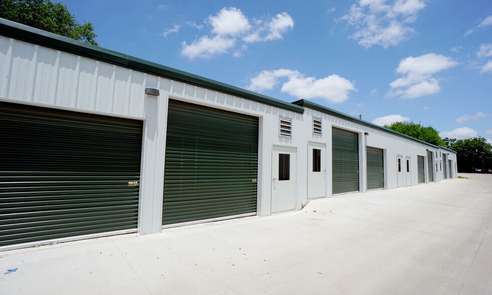 More Photos Of 1706 Dungan Ln, Austin Warehouse For Lease