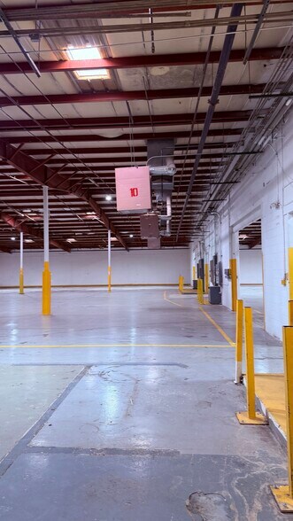 More Photos Of 3517 Frutas Ave, El Paso Manufacturing For Lease