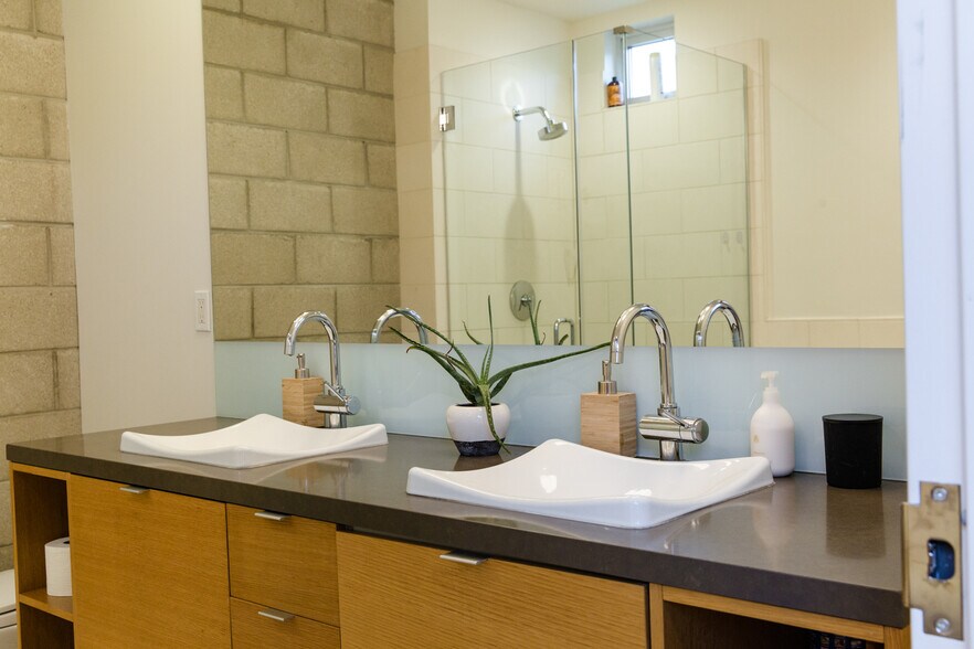 More Photos Of 3400 Cahuenga Blvd W, Los Angeles Loft Creative Space For Lease
