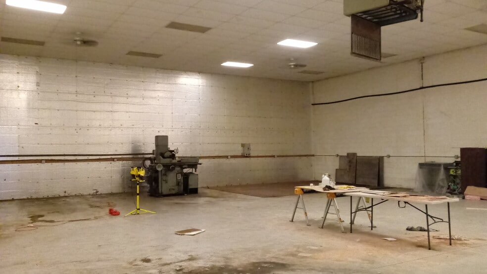 More Photos Of 909 Windham Rd, South Windham Warehouse For Sale