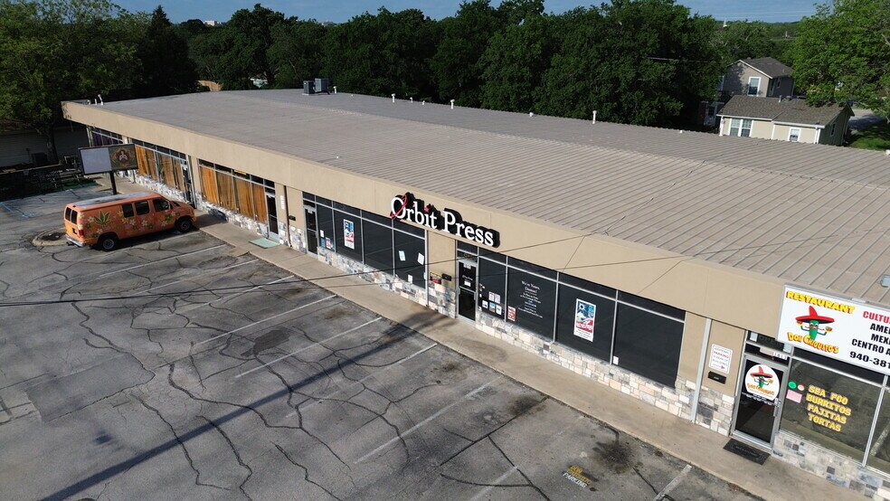 Primary Photo Of 1803-1813 N Elm St, Denton Restaurant For Lease