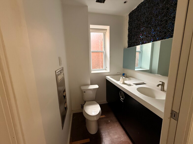 More Photos Of 2479 18th St NW, Washington Storefront For Lease