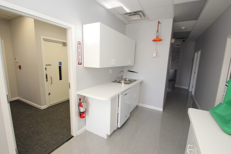 More Photos Of 87 Main St, North Reading Light Manufacturing For Sale