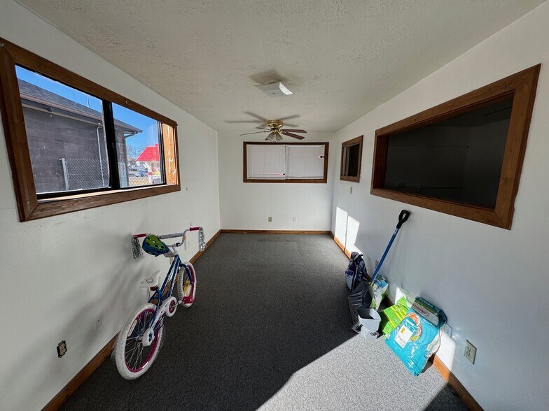 More Photos Of 105 N Chestnut St, Belton Unknown For Lease