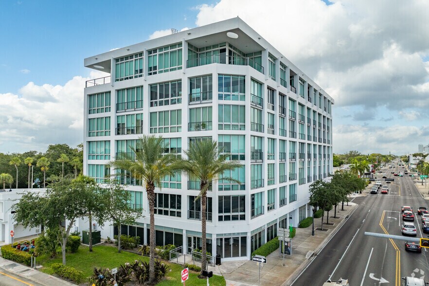 More Photos Of 8101 Biscayne Blvd, Miami Office For Sale