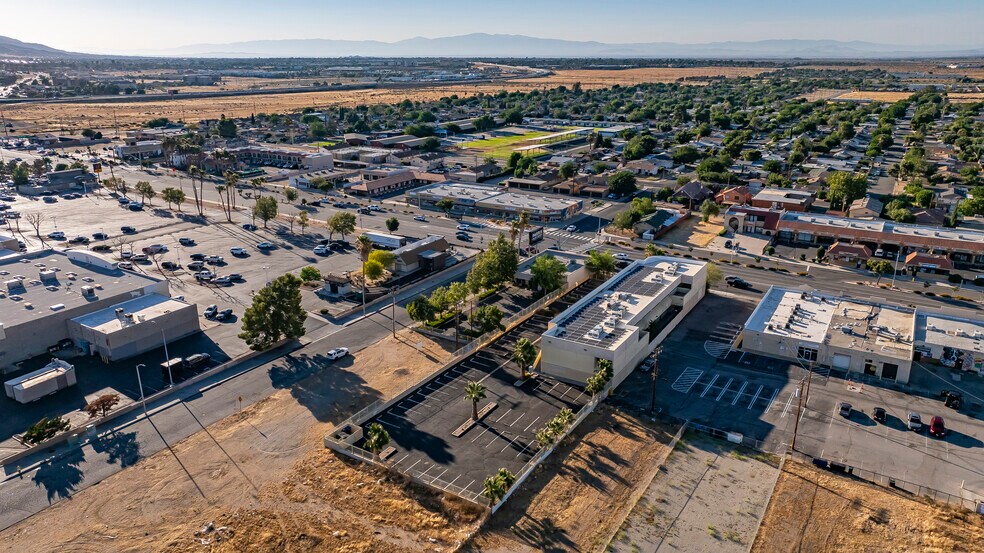 More Photos Of 301 Palmdale Blvd, Palmdale Office For Sale