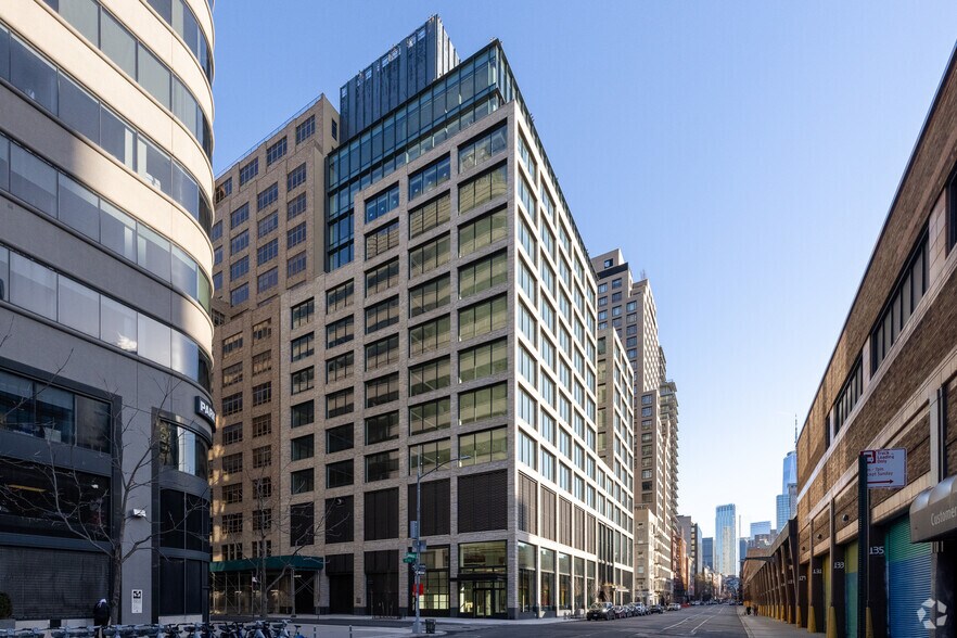 More Photos Of 555 Greenwich St, New York Office For Lease