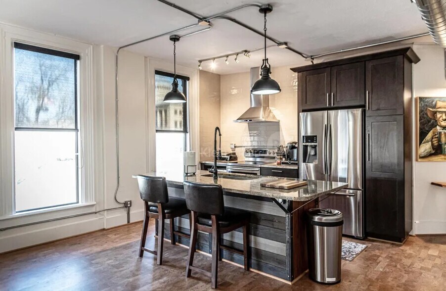 More Photos Of 624 Adams St, Toledo Office For Sale