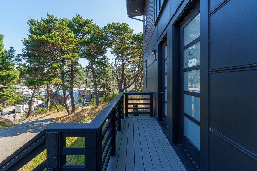 More Photos Of 409 Jackson St, Port Orford Specialty For Sale