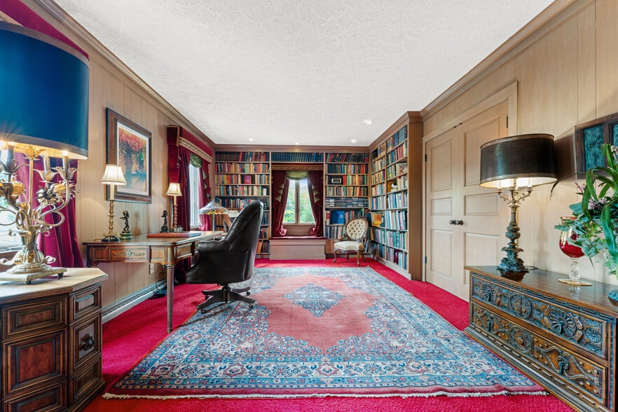 More Photos Of 550 Warner rd, Vienna Specialty For Sale