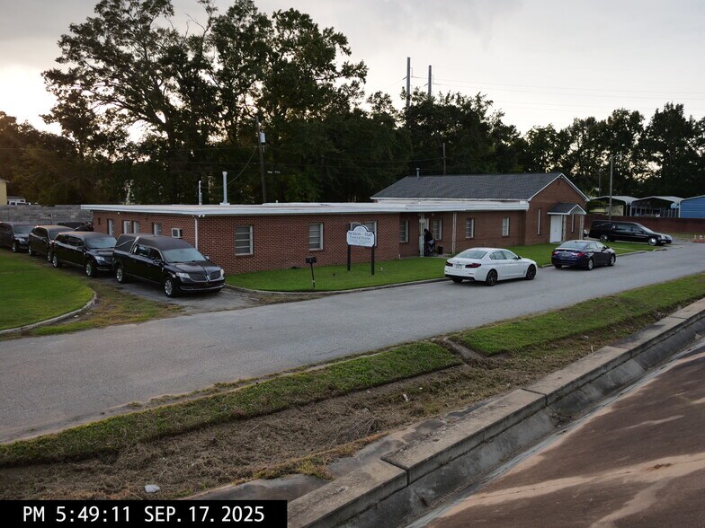More Photos Of 5 Birkenhead Rd, Savannah Funeral Home For Sale