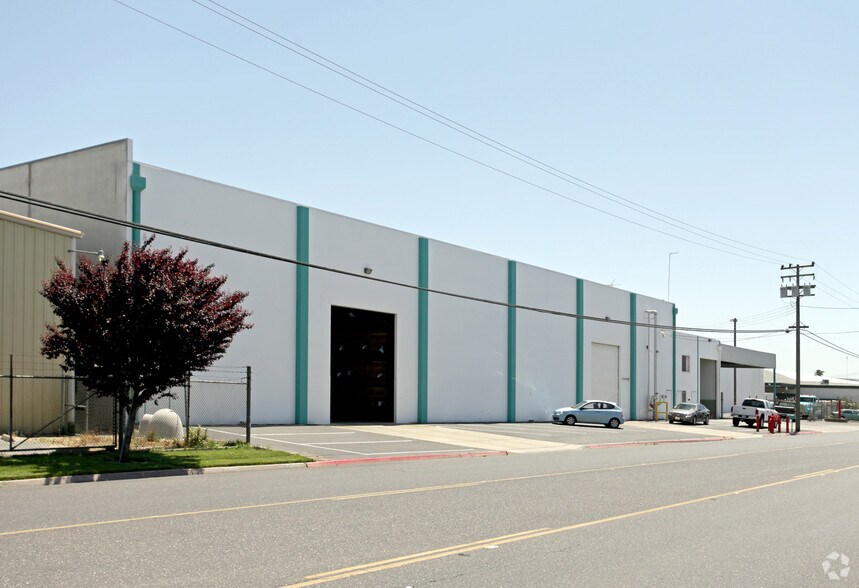 More Photos Of 330 S Riverside Dr, Modesto Warehouse For Lease