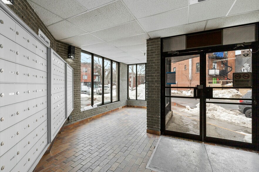 More Photos Of 5425 Rue De Bordeaux, Montréal Office For Sale