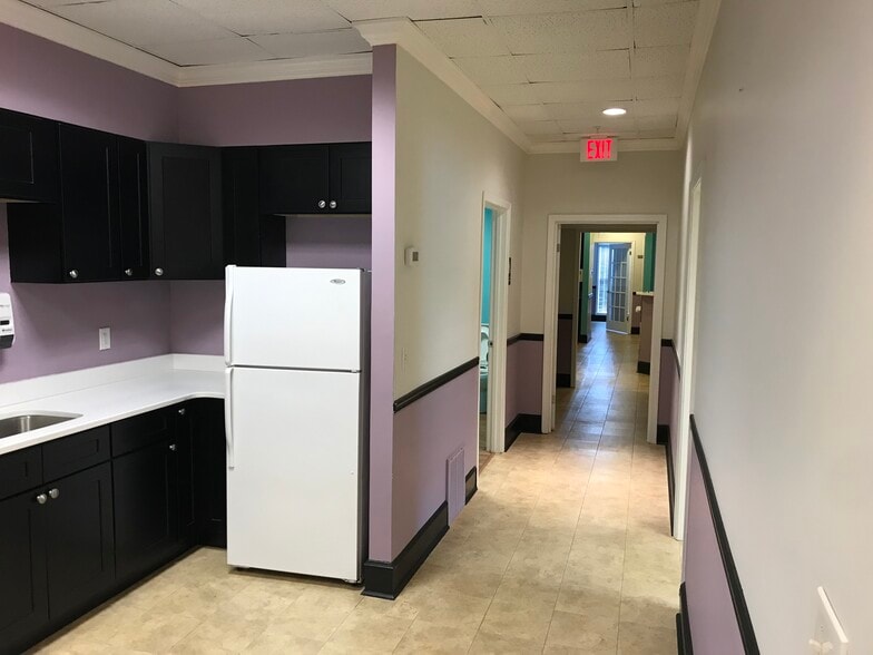 More Photos Of 7961 Hwy 92, Woodstock Medical For Lease