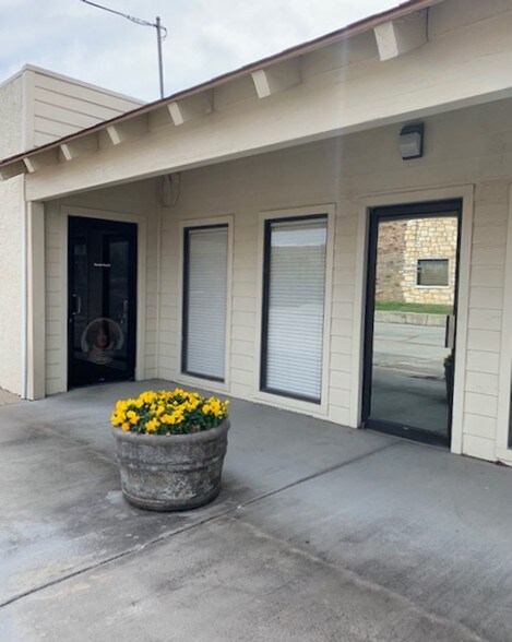 More Photos Of 400 S Elm Plz, Broken Arrow Freestanding For Lease