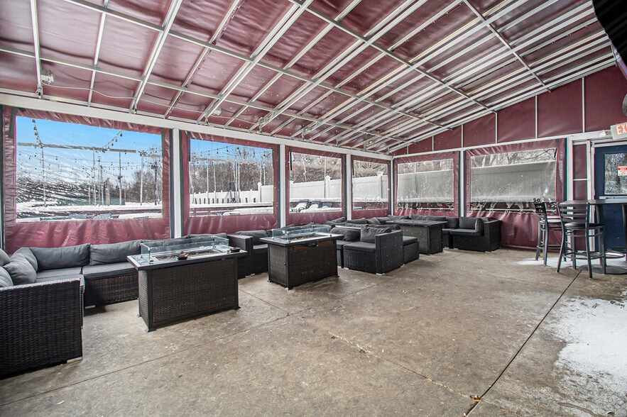 More Photos Of 5153 Fenton Rd, Flint Restaurant For Sale