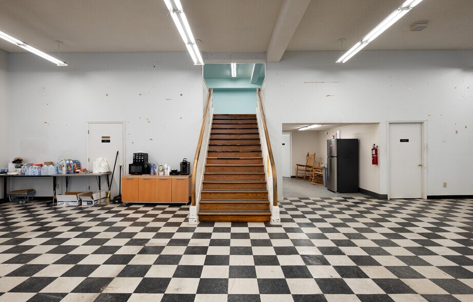 More Photos Of 1008 W Main St, Durham Storefront Retail Office For Lease