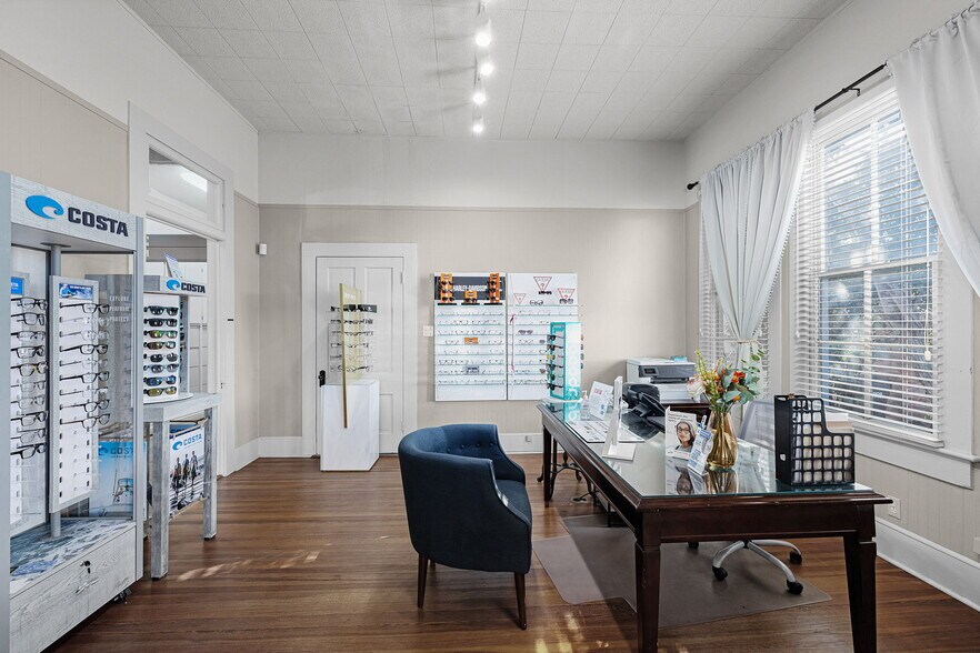 More Photos Of 515 E Court St, Seguin Office Residential For Lease