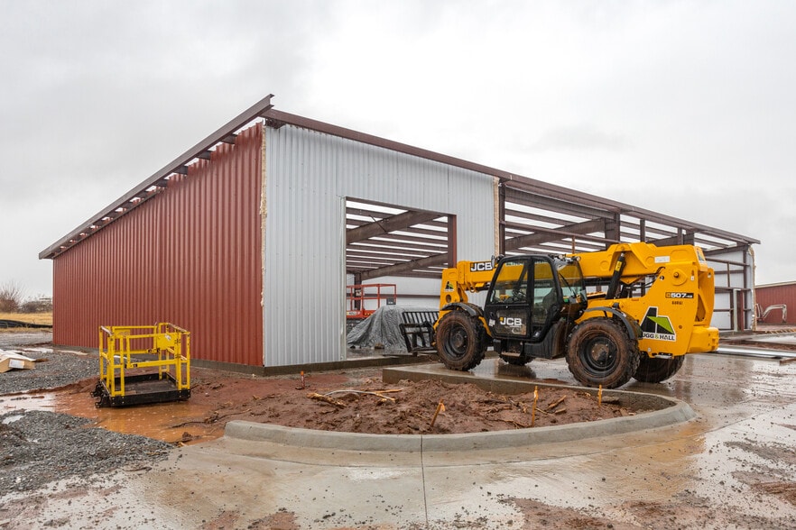 More Photos Of 9100 NW Expressway, Yukon Industrial For Sale