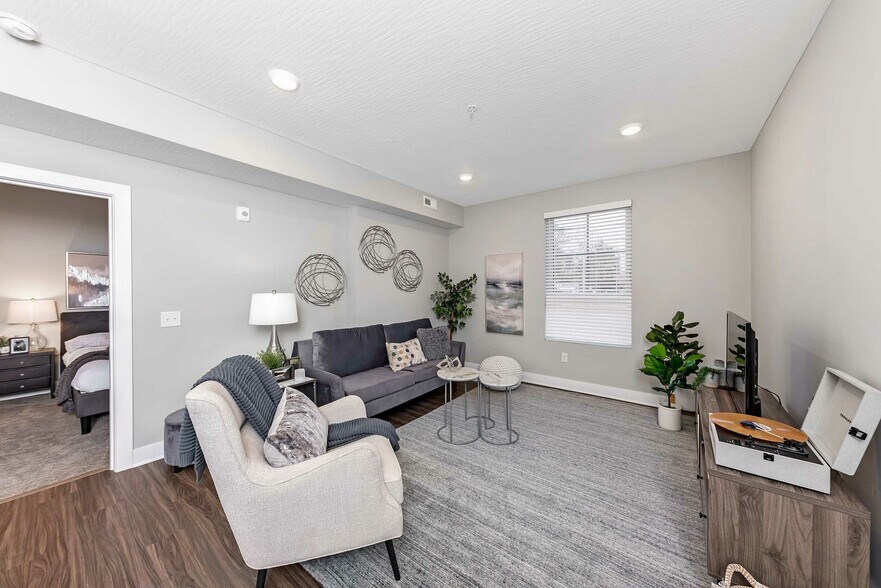 More Photos Of 120 E 5th Ave, Columbus Apartments For Lease