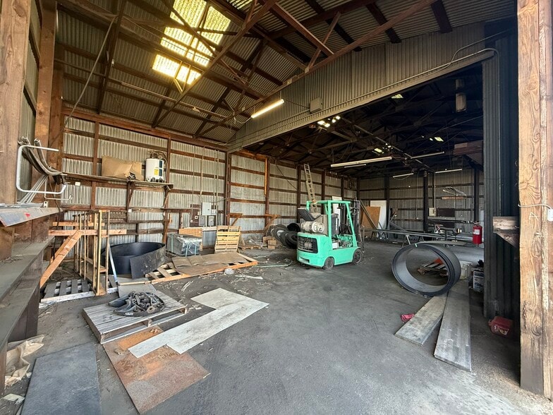 More Photos Of 6914 Statesville Rd, Charlotte Truck Terminal For Lease