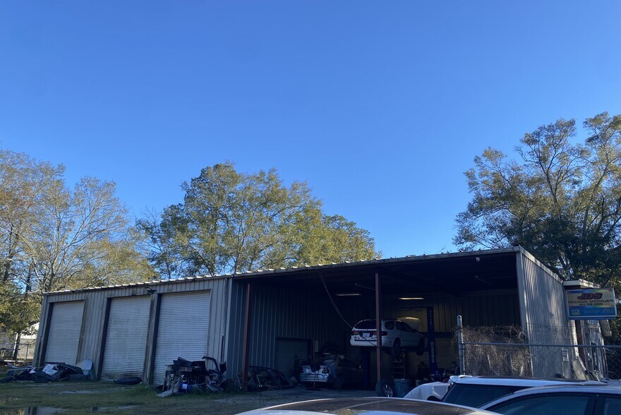 More Photos Of 105 S Columbia St, Picayune Auto Repair For Sale