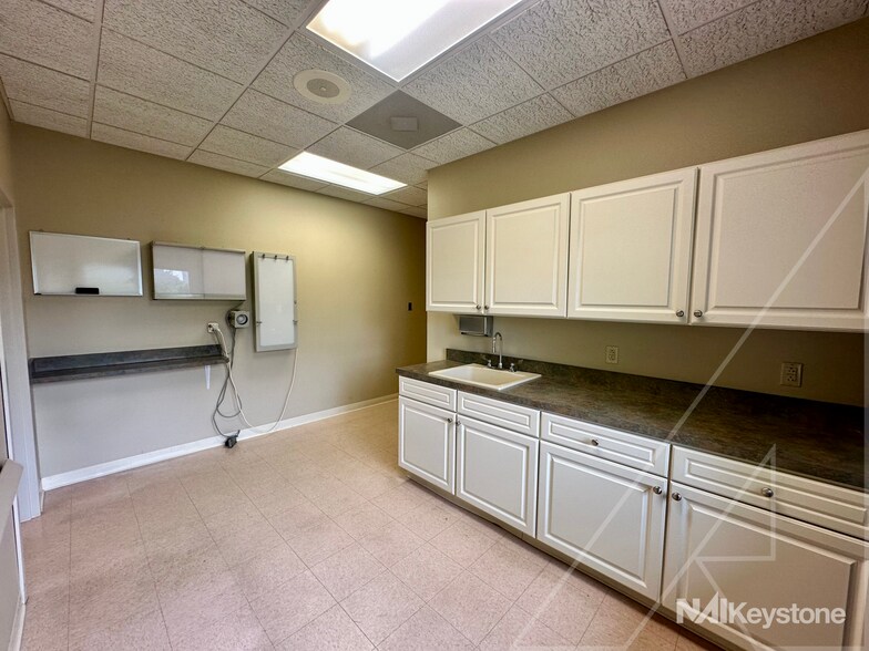 More Photos Of 2201 Ridgewood Rd, Wyomissing Medical For Sale