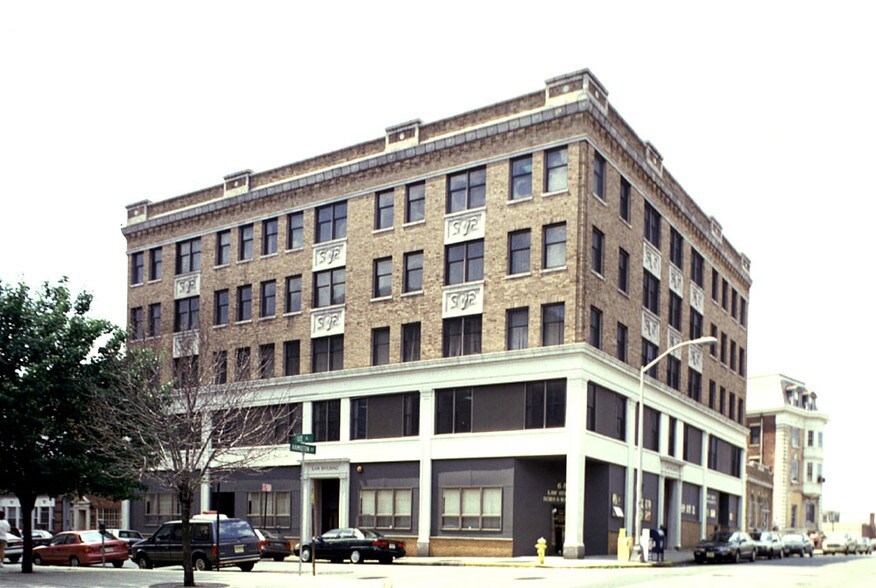 More Photos Of 66 Hamilton St, Paterson Office For Lease