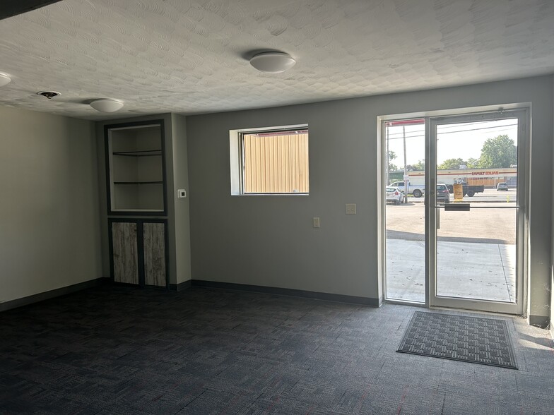 More Photos Of 3499 E Main St, Kalamazoo Auto Repair For Sale