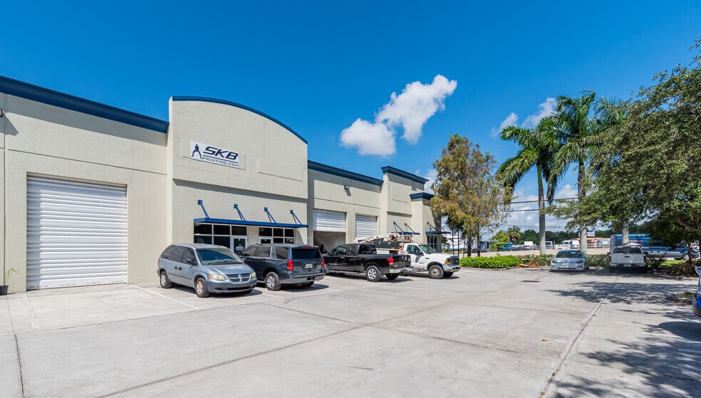 More Photos Of 2821 SW 23rd Ter, Fort Lauderdale Warehouse For Lease