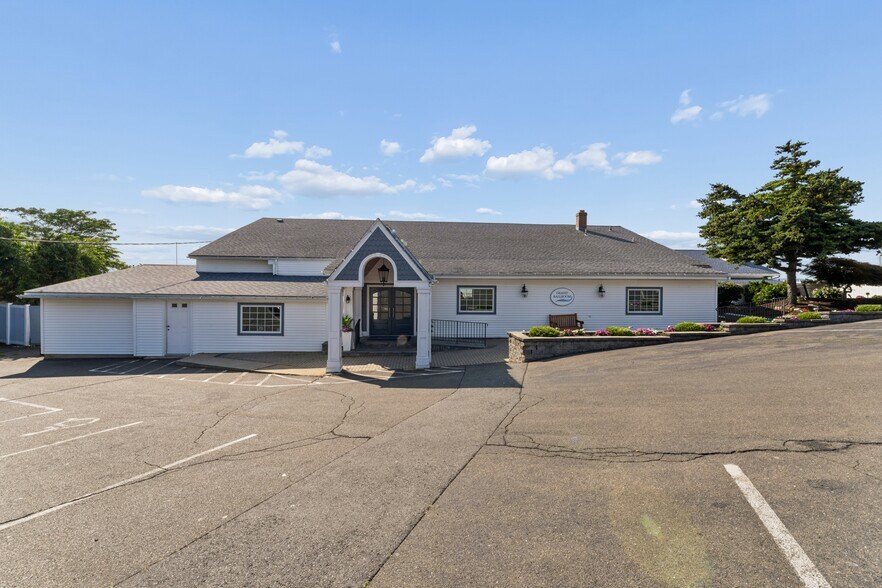 More Photos Of 62 Cove St, New Haven Specialty For Sale