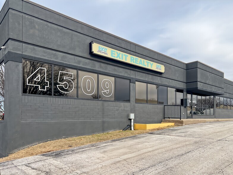 More Photos Of 4509 N Brady St, Davenport Coworking Space