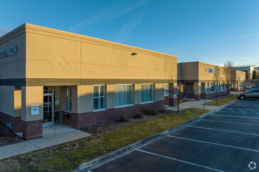 More Photos Of 25873-25893 Meadowbrook Rd, Novi Flex For Sale