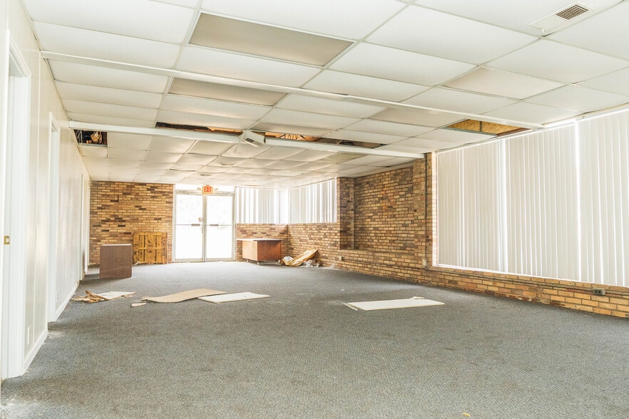 More Photos Of 1365 W Main St, Rock Hill Service For Sale