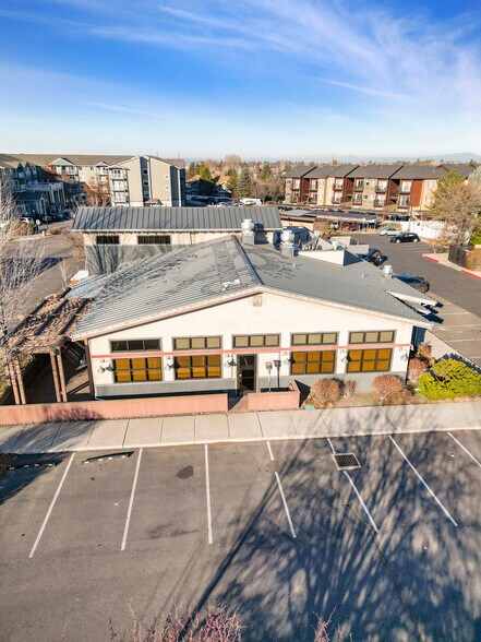 More Photos Of 594 NE Bellevue Ct, Bend Restaurant For Sale