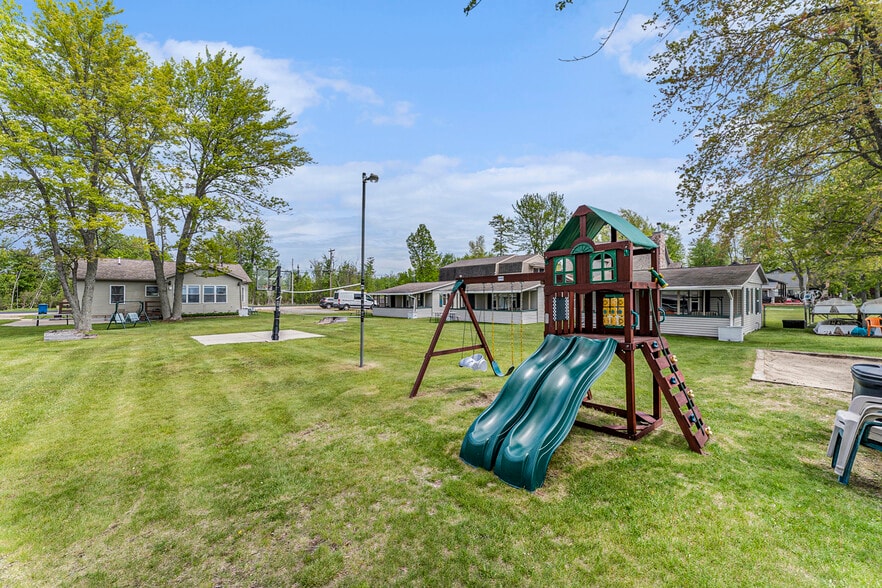 More Photos Of 10392 Houghton Lake dr, Houghton Lake Specialty For Sale