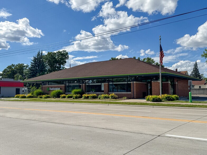More Photos Of 17011 E Nine Mile Rd, Eastpointe Bank For Sale