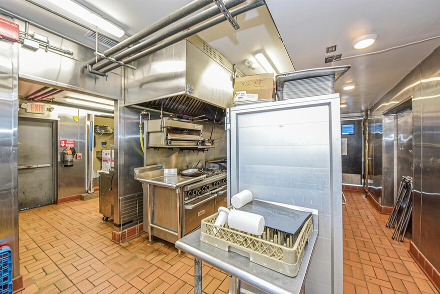 More Photos Of 9095 Sound Ave, Mattituck Restaurant For Sale