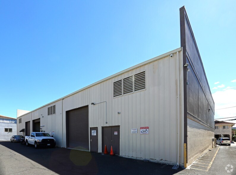 More Photos Of 2412 Rose St, Honolulu Warehouse For Lease