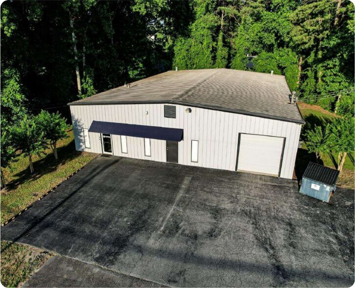 More Photos Of 505 Industrial Dr, Woodstock Mixed Retail For Sale