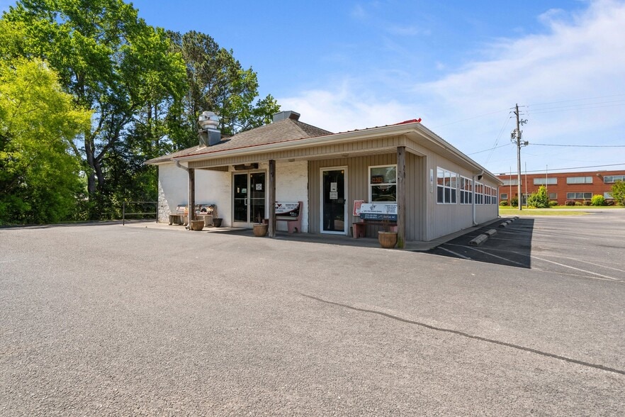 More Photos Of 120 Bank St, Sanford Restaurant For Sale