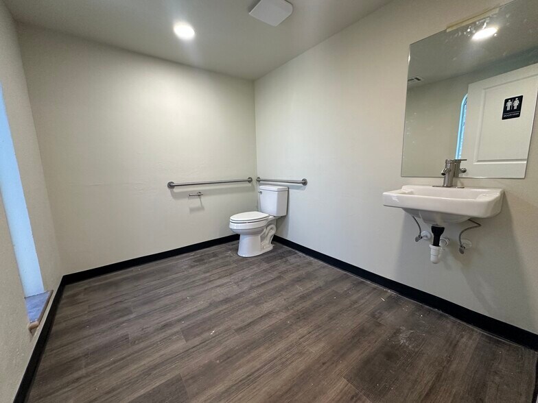 More Photos Of 2812-2816 W Hefner Rd, Oklahoma City Office For Lease